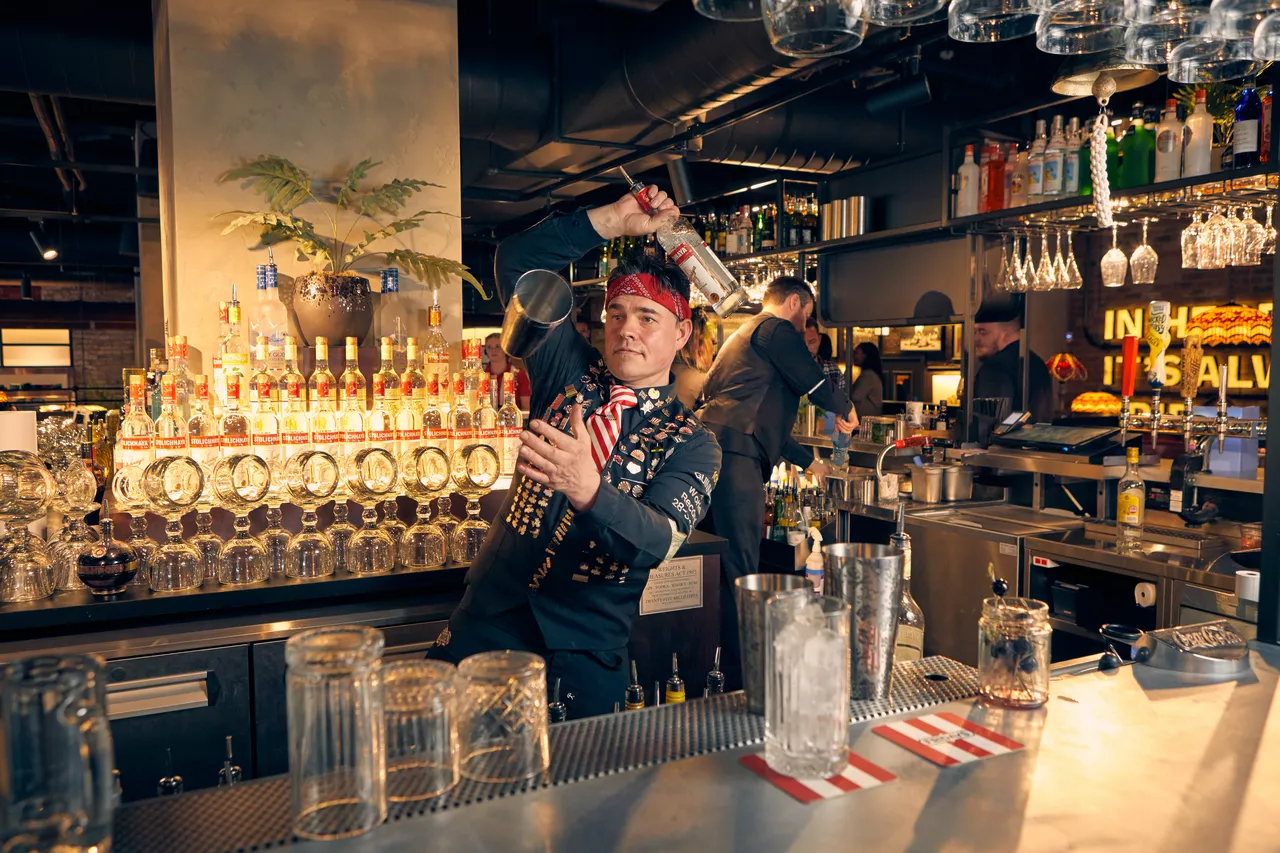 Bar flairing cocktail masterclass