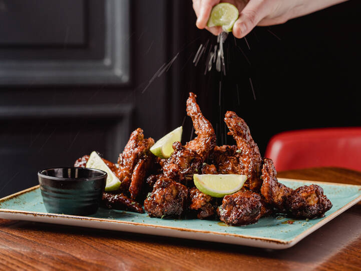 Hoisin chicken wing with zesty lime