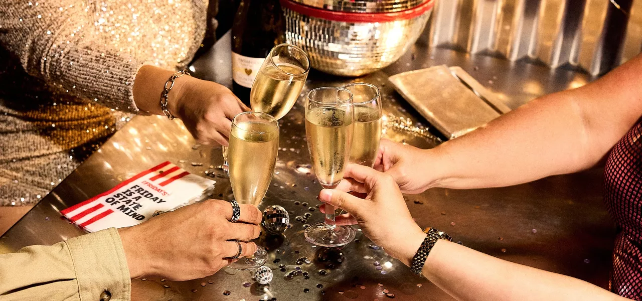 friends enjoying Prosecco 