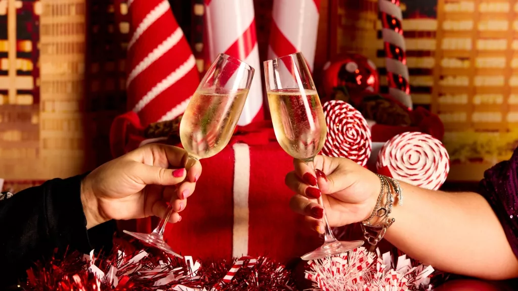 Prosecco glasses cheers